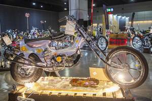 え?? これがあのホンダ「シャリイ」?? 長い! 長い!! 長い!!! ビヨ～ンと伸びたロングフォーク“シャリー”チョッパーを発見!!