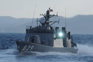 米原子力空母の動きに呼応した!? 中国の「アンテナ山盛り軍艦」宮崎県沖に出現！ 巨大な中国空母も近くに