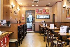 ダンジョン化する渋谷で変わらない美味しさ――“名物の丼と麺”に古き良き時代の思いを馳せる「中華そば 天宝」とは
