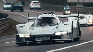 【え？マジ？】ル・マン プロトタイプにウインカー、ナンバープレート、クラクション　公道走行可能な仕様に改造された「ポルシェ963 RSP」とは？