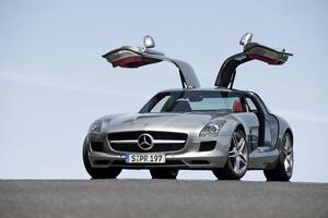 伝説の300SLを彷彿させる「メルセデス・ベンツ SLS AMG」　前編