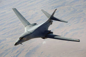 「超音速の巨大爆撃機」B-1「ランサー」配備から40周年を迎える 核攻撃前提だったのに途中で役割転換