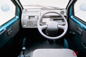 全長2.8m！ ダイハツの「“1人乗り”軽トラ」がスゴかった！ 軽より小さい「極超サイズ」＆ボンネットタイヤが斬新すぎる！ 「ミゼットII」どんなモデル？