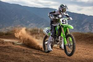 【カワサキ】オフロード競技専用車両「KX／KLX」シリーズ6モデルのグラフィックを変更し7/15に発売！