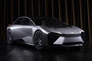 【終了じゃなかった】トヨタのV8エンジンが“存続”の新情報。背景に北米の変化と、レクサス「IS」の複雑すぎる“次期型”事情