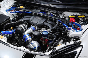 純正と置き換えるだけの簡単装着、ブリッツの『86/GR86/BRZ』専用「トラスバー」にニューカラーのブルーメタリックが追加