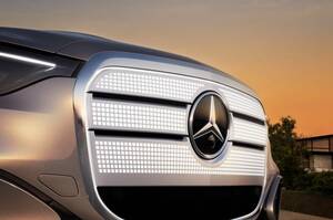 メルセデス・ベンツ　新型『GLC』に照明付きフロントグリル採用　クロームとLEDで装飾
