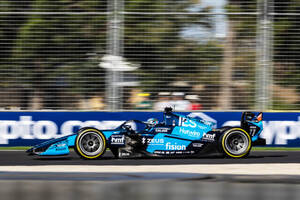 クロフォードが抜群の蹴り出しで優勝。宮田莉朋は苦闘も今季初入賞／FIA F2第4戦レース1
