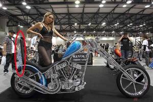 臆病者の背もたれだって!? カスタムバイクのタンデムシートの後ろから生えてる「シシーバー（シーシーバー）」ってどんなパーツ
