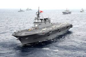 空母みたいな護衛艦の“巨大エレベーター”で石破総理が移動！海自「日本海の守り」を視察する映像が公開