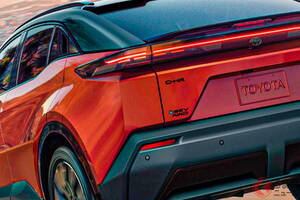 【米国】トヨタ新型「C-HR」発表！ 338馬力×4WDの「スポーティモデル」も登場！全長4.5m級ボディ＆斬新「ツルツル顔」採用の新モデル米に登場