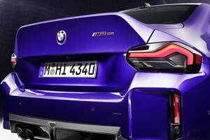 兄貴分超えなるか!? BMW新型「M2 CS」世界初公開 “最強FRモデル” 3L直6エンジンは50馬力アップの530馬力に進化