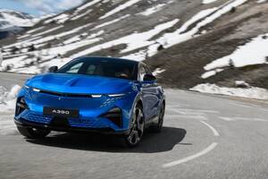 日本導入もあるぞ！アルピーヌ、新型EV「A390」ついにお披露目！