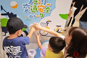 白バイ登場に子どもも大人も大興奮！ タイヤの安全に関する知識を楽しみながら学べる ブリヂストン主催「ファミリー交通安全パーク」