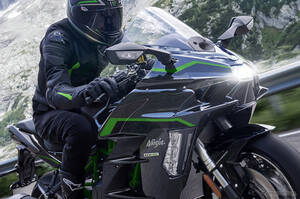 カワサキのスーパーチャージャーバイク『Ninja H2 SX SE』新色登場！ 価格は313万5000<span class=