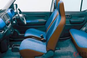 新車106万円！ スズキ最新「軽セダン」が“ちょうどいい”！ しっかり走って「コスパ最強！」の低燃費モデル！ “クールなデザイン”の「アルトA」最安モデルに大注目！