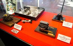 ホンダF1優勝マシンのエンジンが精密「1/6スケール」モデルで復活！鈴鹿PAでも展示中