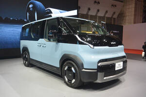 韓国からの第２の刺客「KIA」は商用車で日本上陸！　マルチに使えて先進技術も詰め込んだ着せ替えバン「PV5」には期待しかない【ジャパンモビリティショー2025】