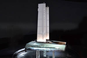 未来のレクサスのフラッグシップはクルマではなくヨット!?　いまはまだ小さな模型にすぎない「カタマラン」にはラグジュアリーの極みが詰まってた【ジャパンモビリティショー2025】