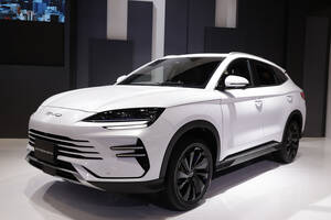 じつはEVよりもハイブリッドが本命かも!?　独自PHEVシステム「DM-i」を搭載したSUV「BYDシーライオン６」は日本メーカーにとって脅威でしかない【ジャパンモビリティショー2025】