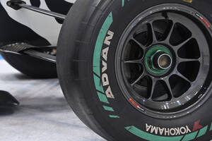 子どもはフォーミュラカーに乗って大人はその横でお勉強!?　アブラヤシにオレンジの皮も使ってるヨコハマタイヤがエコだった【ジャパンモビリティショー2025】