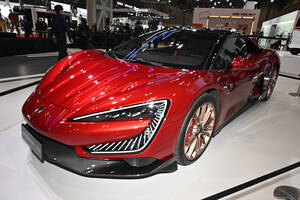 世界最速の超高性能ハイパーカーは跳ねて踊れるすごいヤツ!?　初めて日本にやってきたBYD「ヤンワンＵ９」はすべてが規格外だった【ジャパンモビリティショー2025】