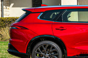 トヨタ“新”「“4WD”ステーションワゴンSUV」登場！ 約690万円＆240馬力の「シグニア」！ 長さ2mの”完全フルフラットスペース”実現した米国「クラウン」とは