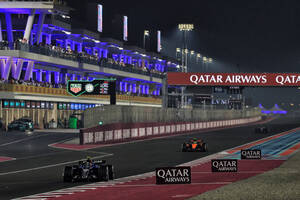 「こうなったら最後まで攻め続ける」追い上げるノリスに対し、自力で表彰台に挑んだサインツ【F1第23戦無線レビュー（2）】