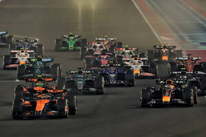 【F1第23戦ベスト5ドライバー】チームがピアストリに与えた残酷な打撃／望外の勝利を引き寄せたフェルスタッペン