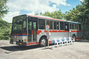 「見た目は路線バス 中身はサウナ！」移動型サウナバス「サバス」2号車が完成 ベースとなった車両も珍しい？