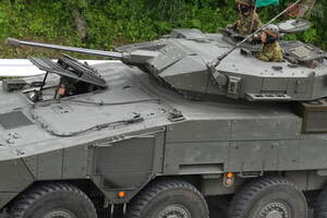 正式名を自衛隊が明らかに！「40年使ったベテラン戦闘車の後継」総火演で見られなかったアングル写真まで