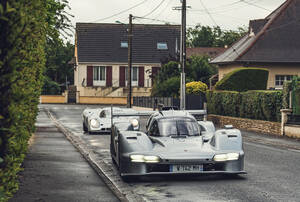ポルシェのレーシングカーで住宅街を走る!? 1台限定、公道走行可能な『963 RSP』を公開