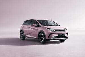 BYD、主力コンパクト『ドルフィン』に創業30周年記念の限定車“グレートフル・ピンク”シリーズを設定