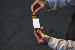 小さくても万能！ 柔らかな灯りでアウトドアを彩る「お手頃なLEDランタン」の実力とは