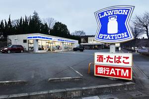 「コンビニで車中泊できるのサイコー!?」 近日中にローソンが有償展開か 近年「トラブル多発」で課題は多い？ 7月中に千葉県で始まるのか