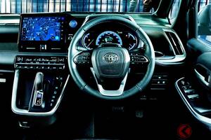 約382万円！ トヨタ「“新”ヴォクシー」登場で“注文殺到”状態に！ 全長4.7m“ちょうどイイサイズ”×「精悍2段ライト」採用の「3列ミニバンの“大定番”」初の改良！ すでに長納期に？