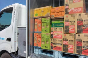 その数なんと6000本！　自販機に飲み物を補充する「ボトルカー」の知られざる中身!!