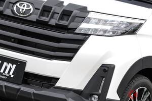 トヨタ「ルーミーSUV」!? 超タフ顔の「スライドドア“ワゴン”」にする“クロスオーバーランド”発売に反響多数！ 「SUVみたいでいい」の声も！ 全長3.7m級ボディに映える「model LM」専用パーツが話題に