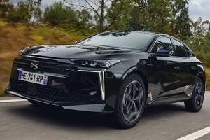 Aクラス／1シリーズへ伍するフランスの雄　新型 DS No4　着実な進化　UK編集部の評価は？