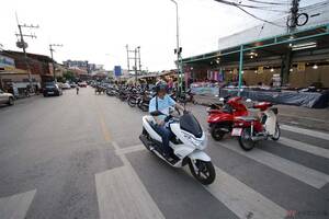 これって日本だけ？ すり抜けは当たり前？ 海外と日本でのバイクに関する交通ルールの違いとは？