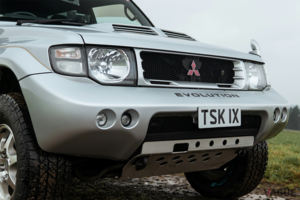 まだ残ってたのか... 28年前の三菱「パジェロ エボリューション」がオークションで落札 限定生産された“ホモロゲーションスペシャル4×4”の現在の価値とは